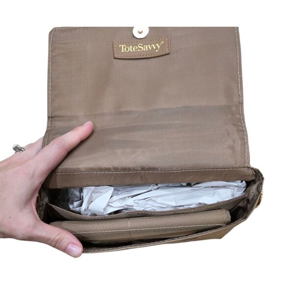 Tote Savvy Beige Compact Baby Diaper Crossbody Bag Change Kit - Picture 4 of 5